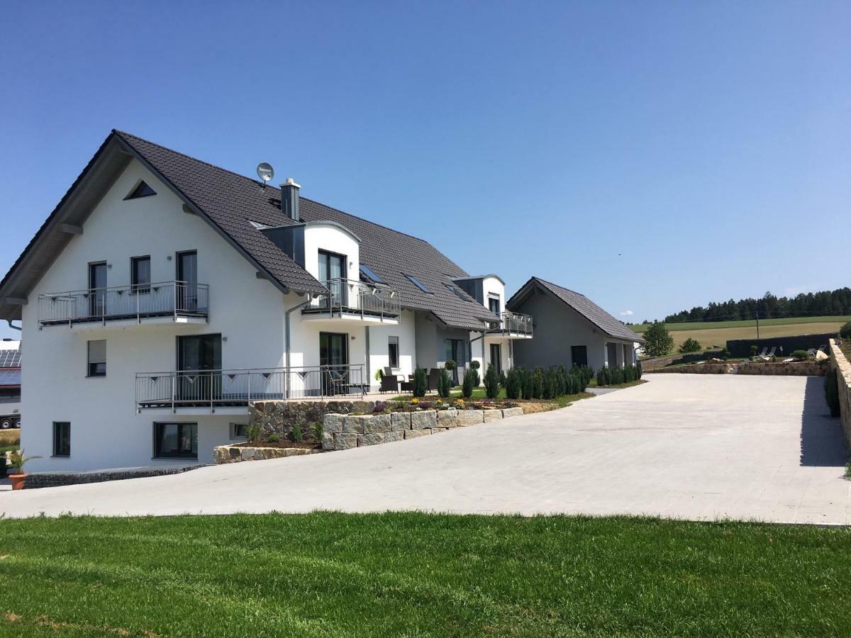 Landhaus Ferienwohnungen Mit Pool Und Wellness Neukirchen-Balbini Exterior photo